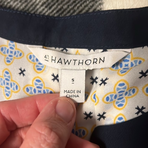 41 Hawthorn Geometric Patterned Sleeveless Blouse. Size Small - Picture 3 of 14